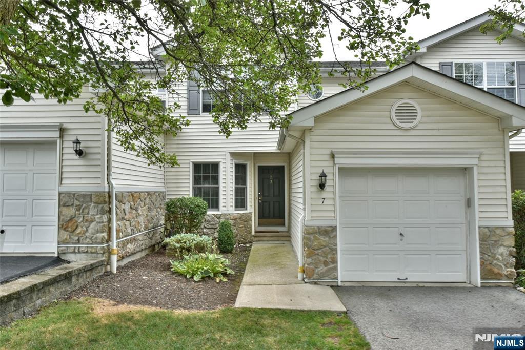 Homes for sale in Hamburg, NJ | 7 Meadow Lakes Dr, Hamburg, NJ 07419 | MLS# 25027030