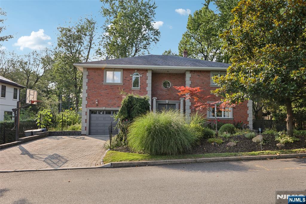 Homes for sale in Cresskill, NJ | 11 New St, Cresskill, NJ 07626 | MLS# 25027037