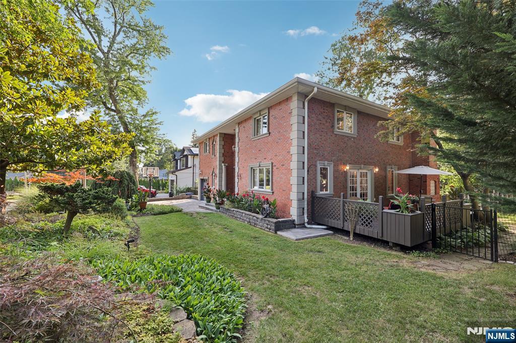 Homes for sale in Cresskill, NJ | 11 New St, Cresskill, NJ 07626 | MLS# 25027037