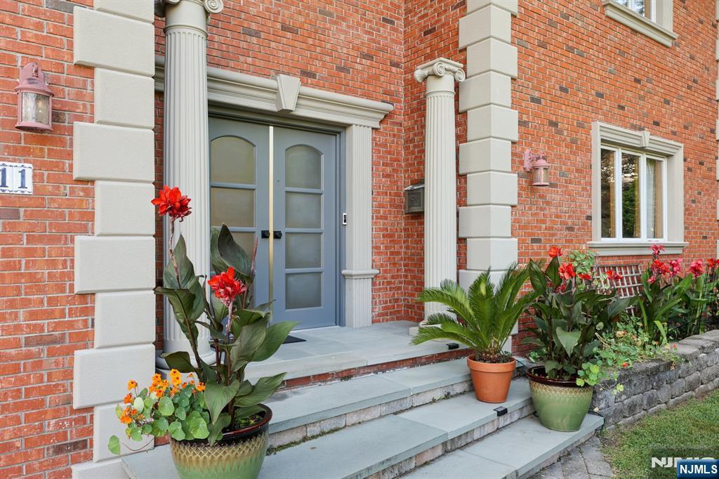 Homes for sale in Cresskill, NJ | 11 New St, Cresskill, NJ 07626 | MLS# 25027037