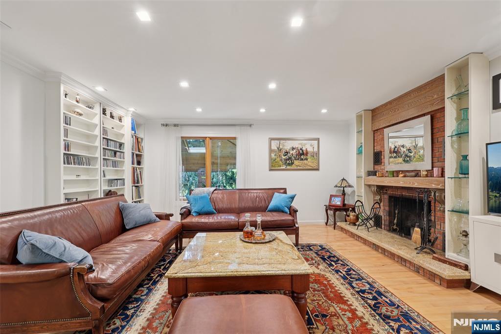 Homes for sale in Cresskill, NJ | 11 New St, Cresskill, NJ 07626 | MLS# 25027037