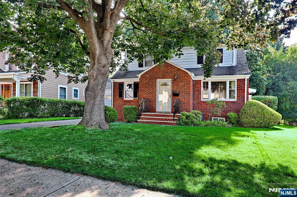 Homes for sale in Cresskill, NJ | 136 Elm St, Cresskill, NJ 07626 | MLS# 25027039