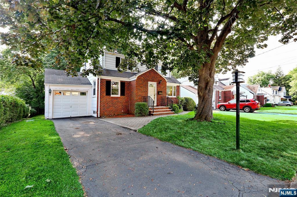 Homes for sale in Cresskill, NJ | 136 Elm St, Cresskill, NJ 07626 | MLS# 25027039