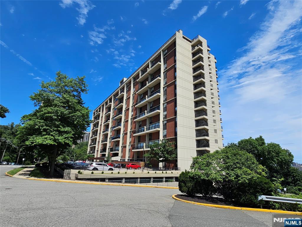 Homes for sale in Fort Lee, NJ | 4 Horizon #408, Fort Lee, NJ 07024 | MLS# 25027069