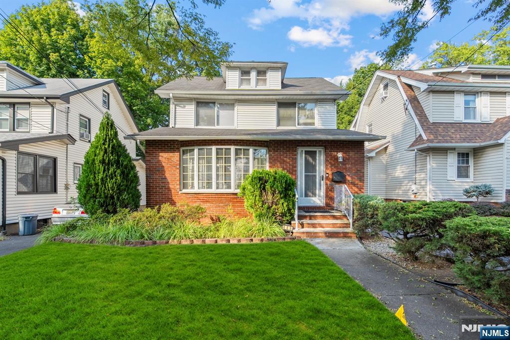 $685,000 Colonial