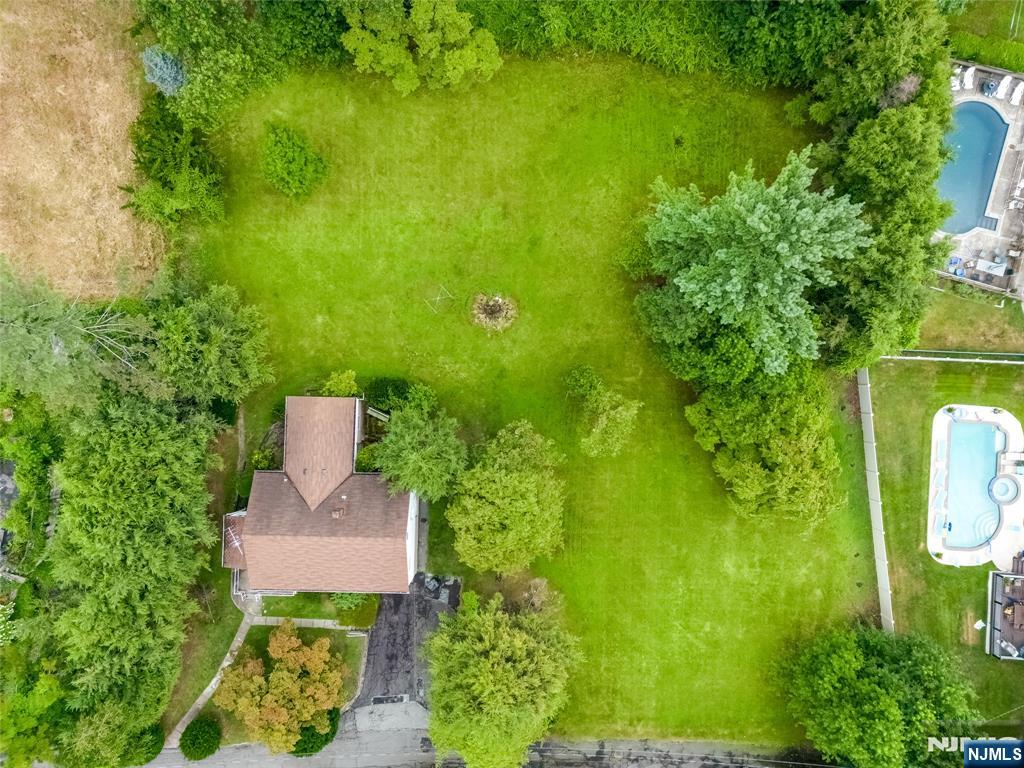 Homes for sale in Paramus, NJ | 4 Schubert Ln, Paramus, NJ 07652 | MLS# 25027281