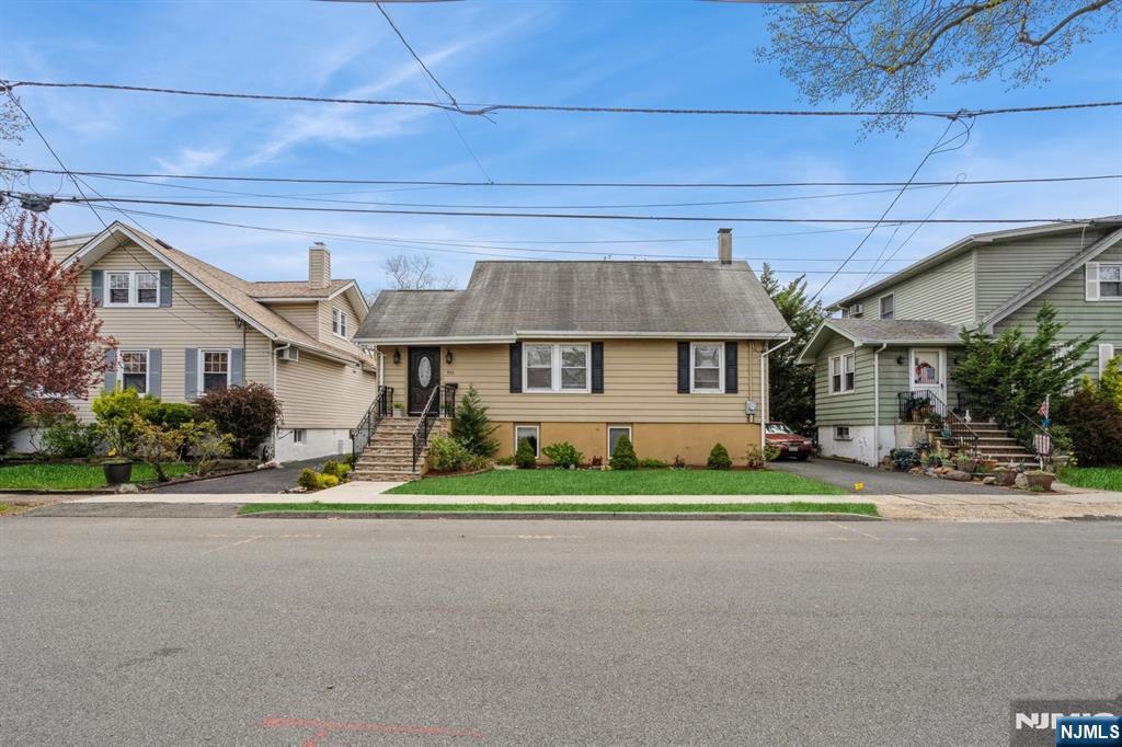 Homes for sale in Ridgefield, NJ | 512 Russell, Ridgefield, NJ 07657 | MLS# 25027307