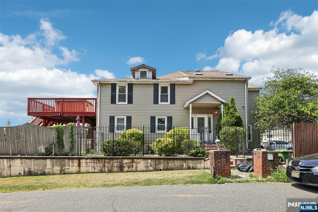 $699,000 Colonial