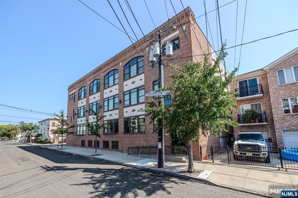 $404,900 Condo