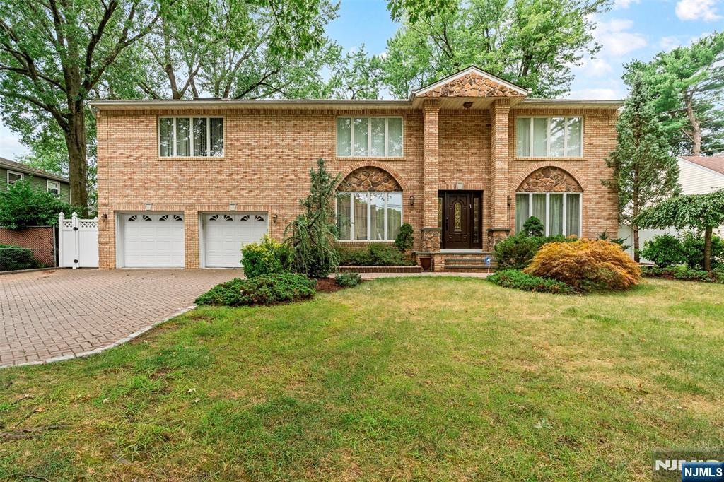 $1,249,000 Colonial