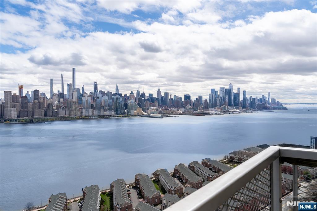 Homes for sale in West New York, NJ | 6600 E Boulevard East #23C-PH, West New York, NJ 07093 | MLS# 25027384