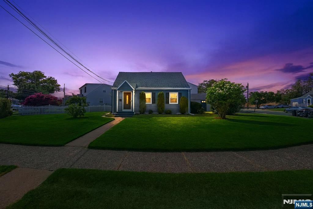 Homes for sale in Elmwood Park, NJ | 179 Hillman Dr, Elmwood Park, NJ 07407 | MLS# 25027448