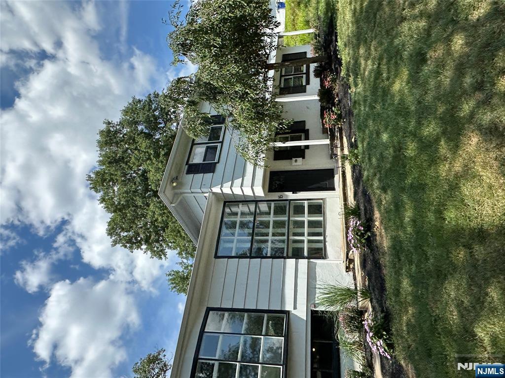 Homes for sale in West Orange, NJ | 15 Korwel Cir, West Orange, NJ 07052 | MLS# 25027480