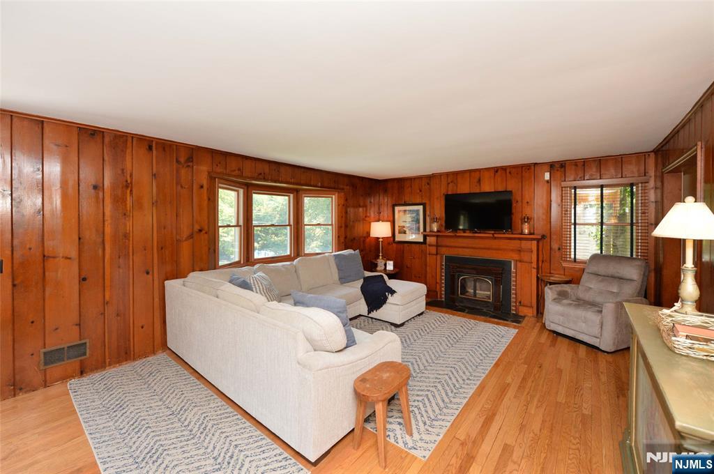 Homes for sale in Wayne, NJ | 122 Balsam Rd, Wayne, NJ 07470 | MLS# 25027482