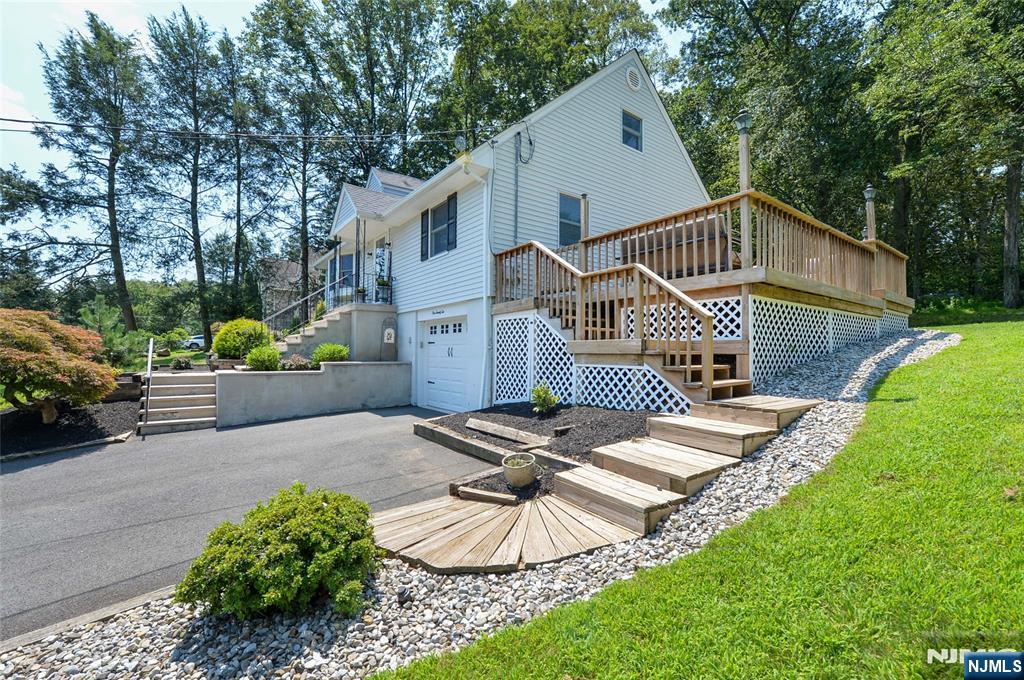 Homes for sale in Wayne, NJ | 122 Balsam Rd, Wayne, NJ 07470 | MLS# 25027482