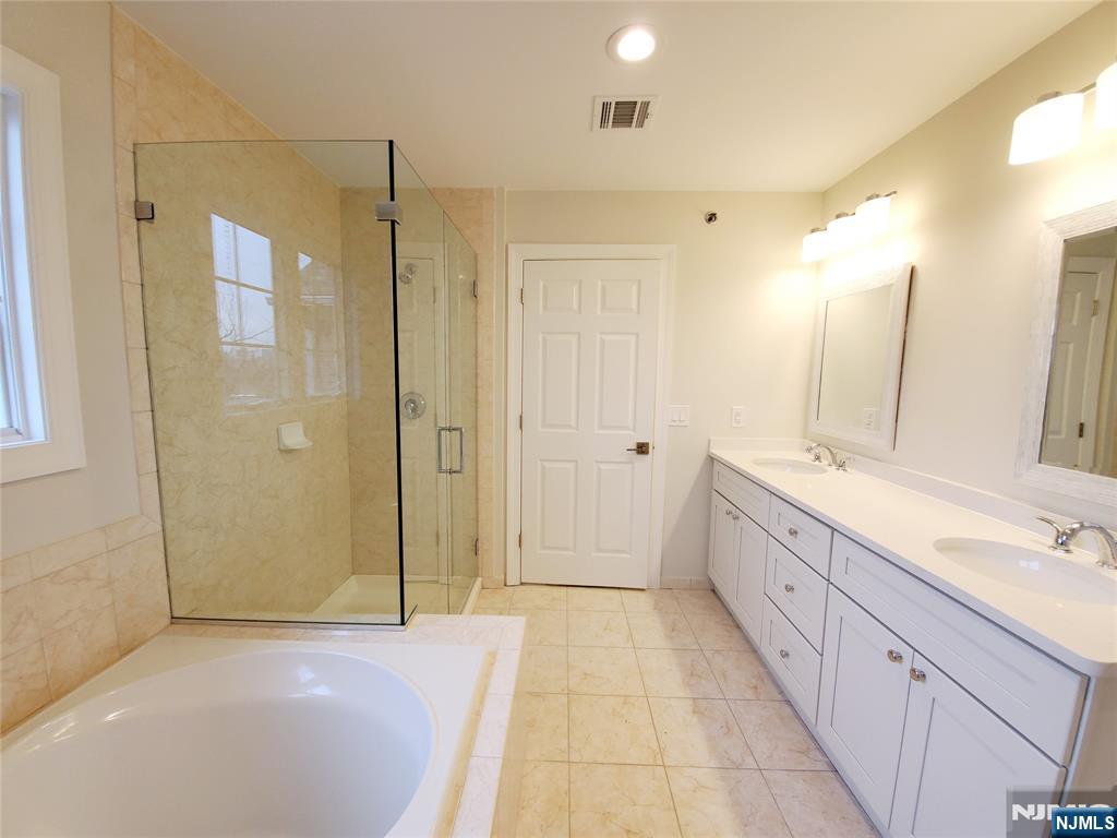 Homes for sale in Ridgefield Park, NJ | 67 Birch St #310, Ridgefield Park, NJ 07660 | MLS# 25027507