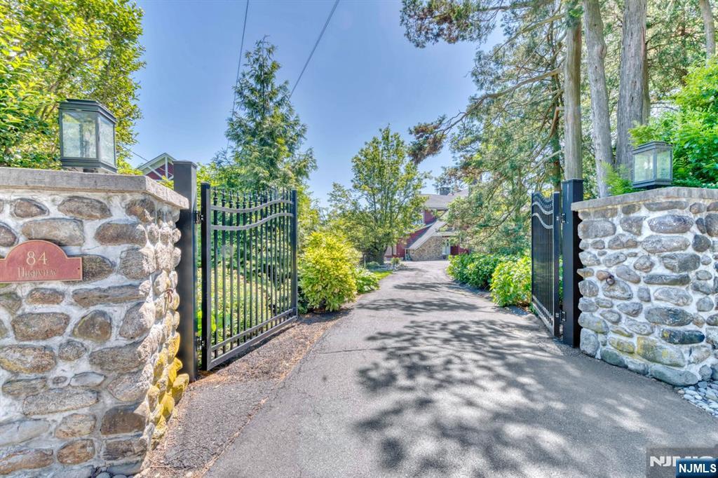 Homes for sale in Nanuet, NY | 84 Highview Ave, Nanuet, NY 10954 | MLS# 25027522