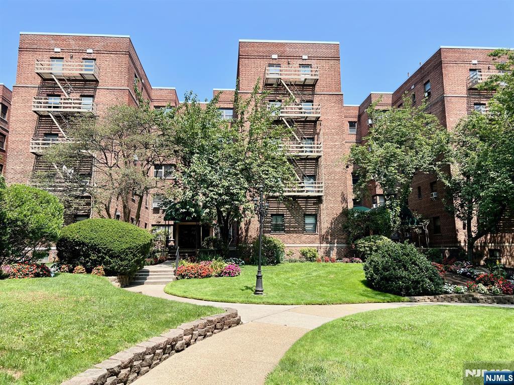 $208,000 Co-op