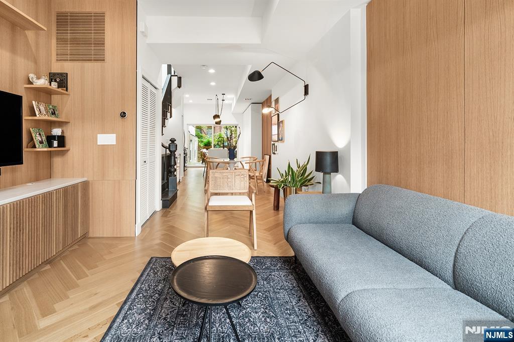 $1,099,000 Rowhouse
