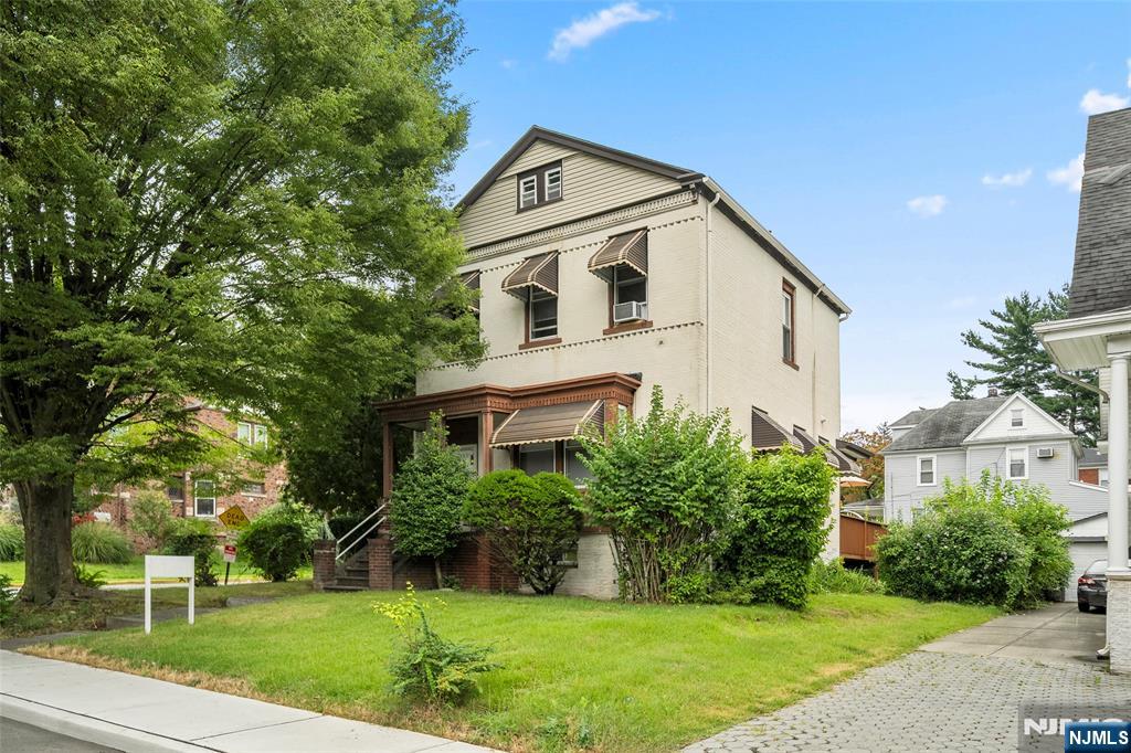 Homes for sale in Leonia, NJ | 455 Broad Ave, Leonia, NJ 07605 | MLS# 25027645