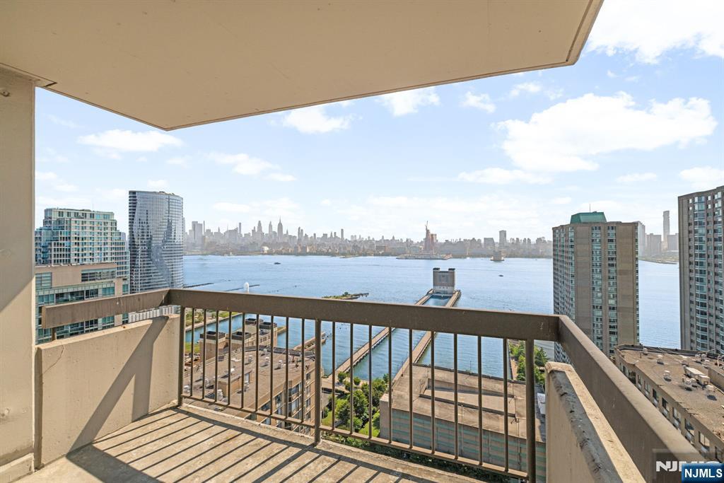 $1,350,000 Condo