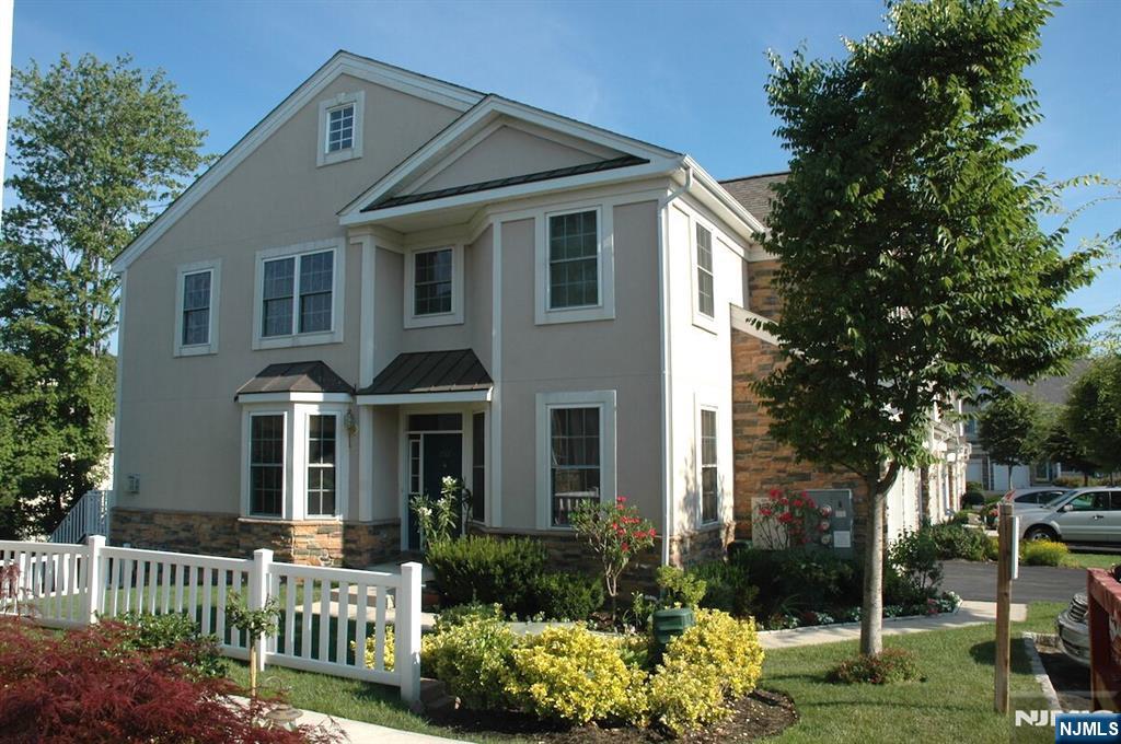 $739,999 Townhouse