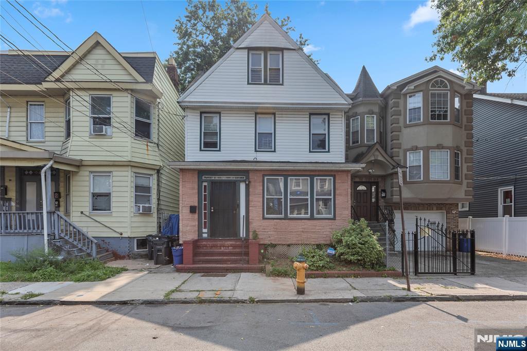 $399,999 Colonial