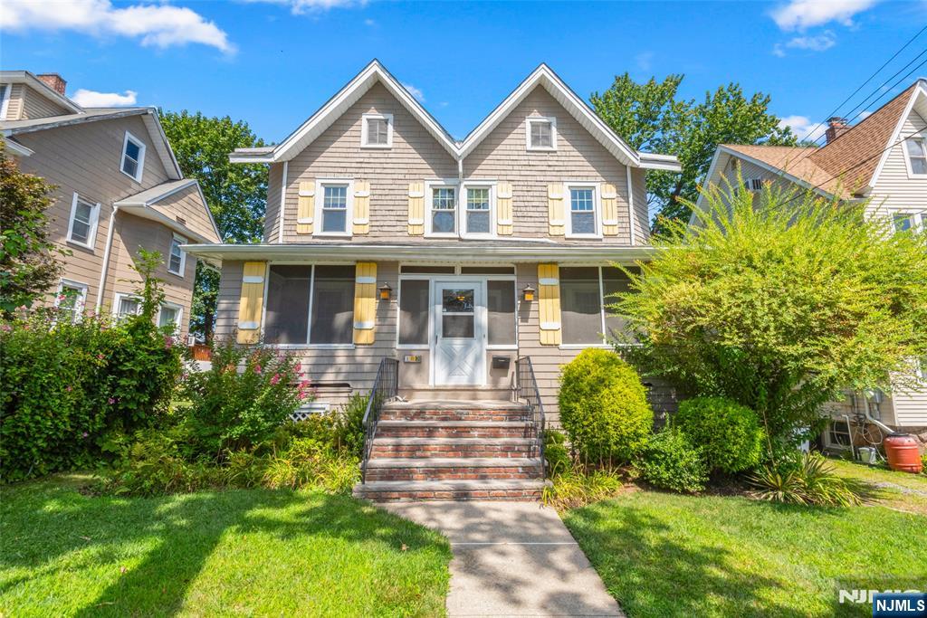 $699,999 Colonial