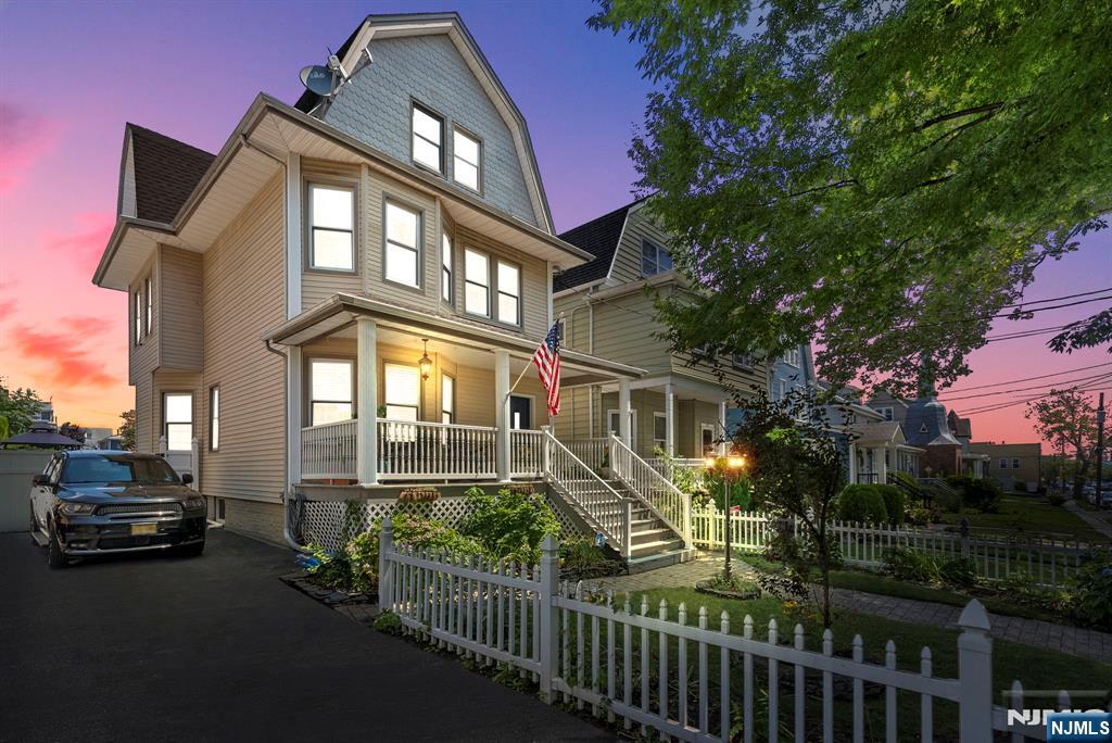 $825,000 Colonial