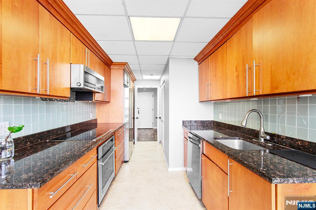 Homes for sale in Fort Lee, NJ | 800 Palisade Ave #2007, Fort Lee, NJ 07024 | MLS# 25027846