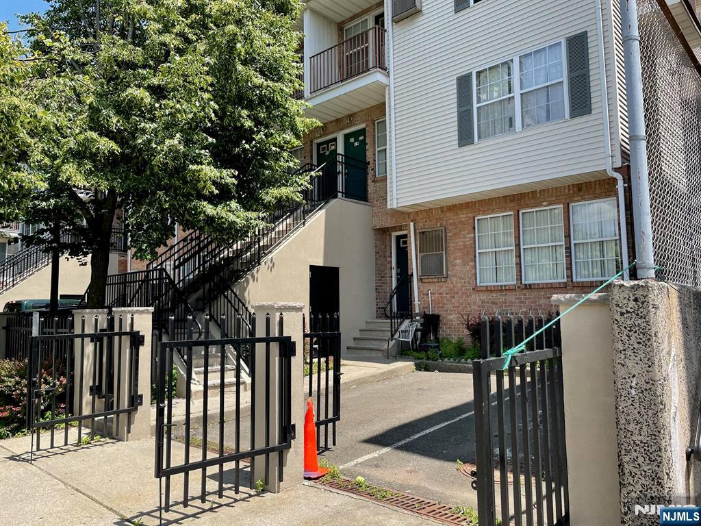 $549,000 Townhouse
