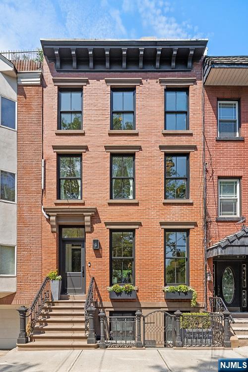 $3,950,000 Rowhouse