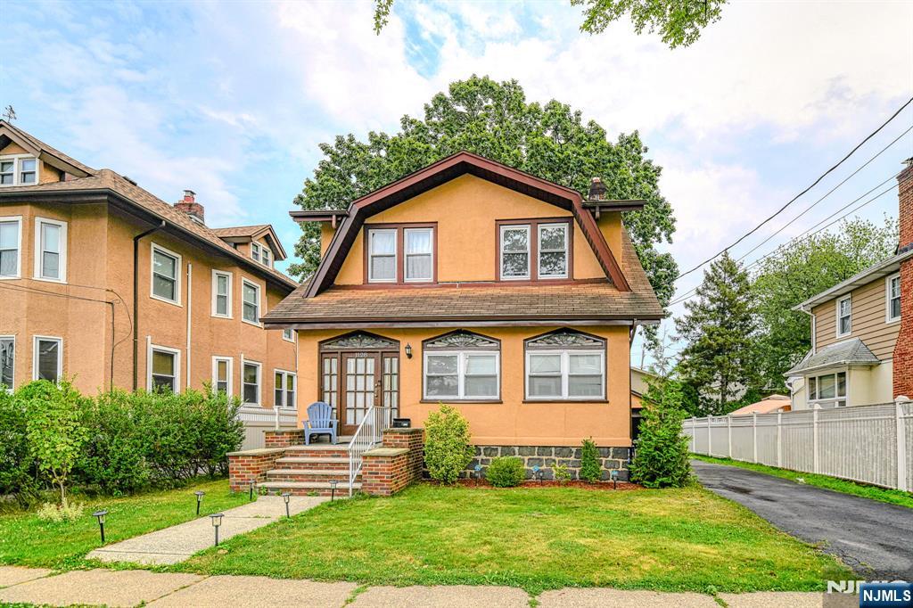 $879,900 Colonial
