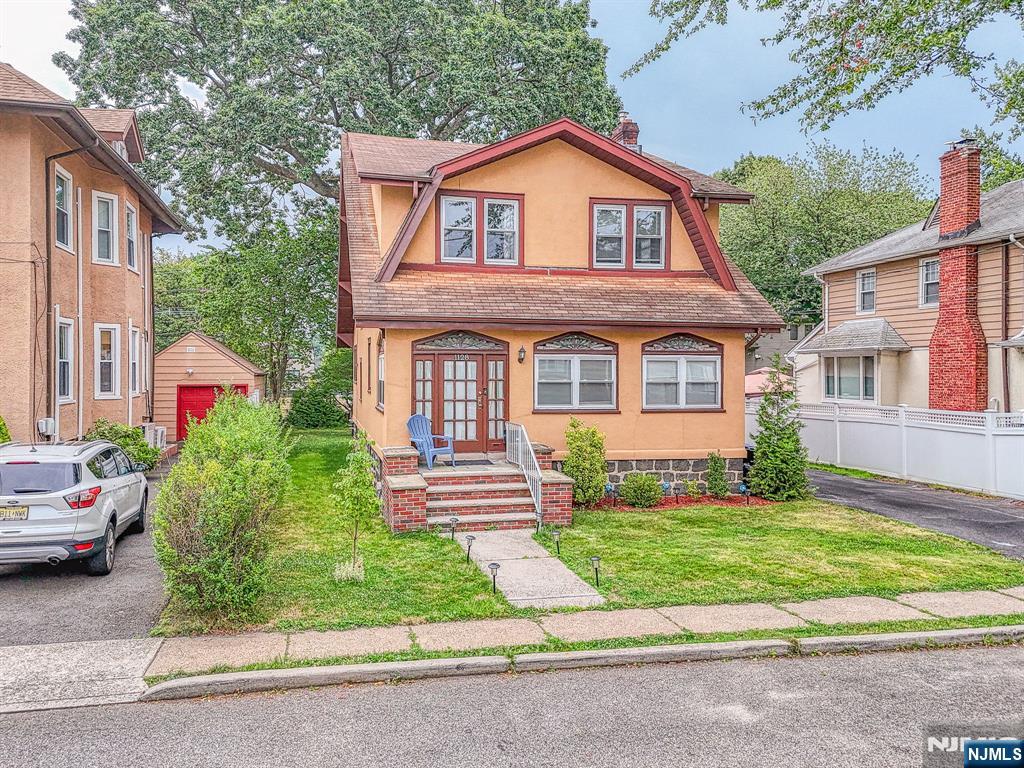 Homes for sale in Fort Lee, NJ | 1128 Edgewood Ln, Fort Lee, NJ 07024 | MLS# 25028058