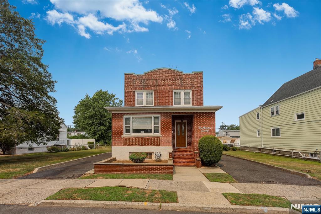 $799,000 Colonial