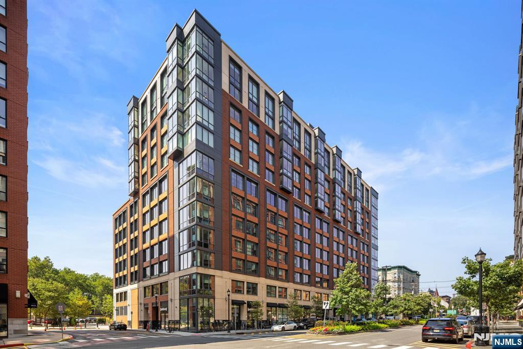 $1,069,000 Condo