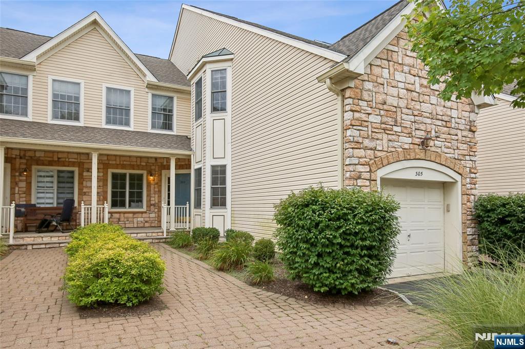 Homes for sale in Livingston, NJ | 305 Binghampton Ln, Livingston, NJ 07039 | MLS# 25028291