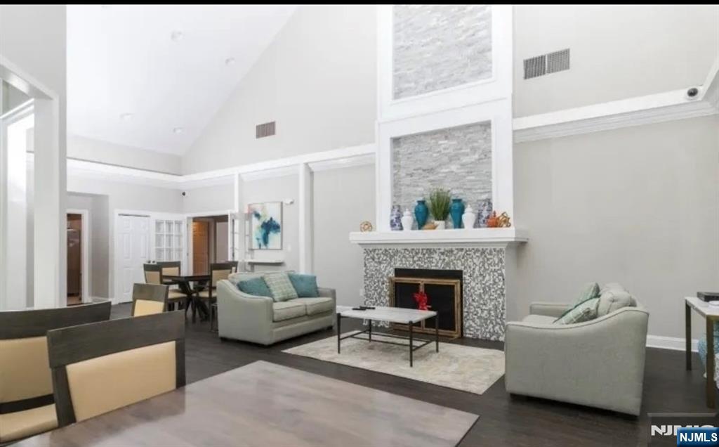 Homes for sale in Livingston, NJ | 305 Binghampton Ln, Livingston, NJ 07039 | MLS# 25028291