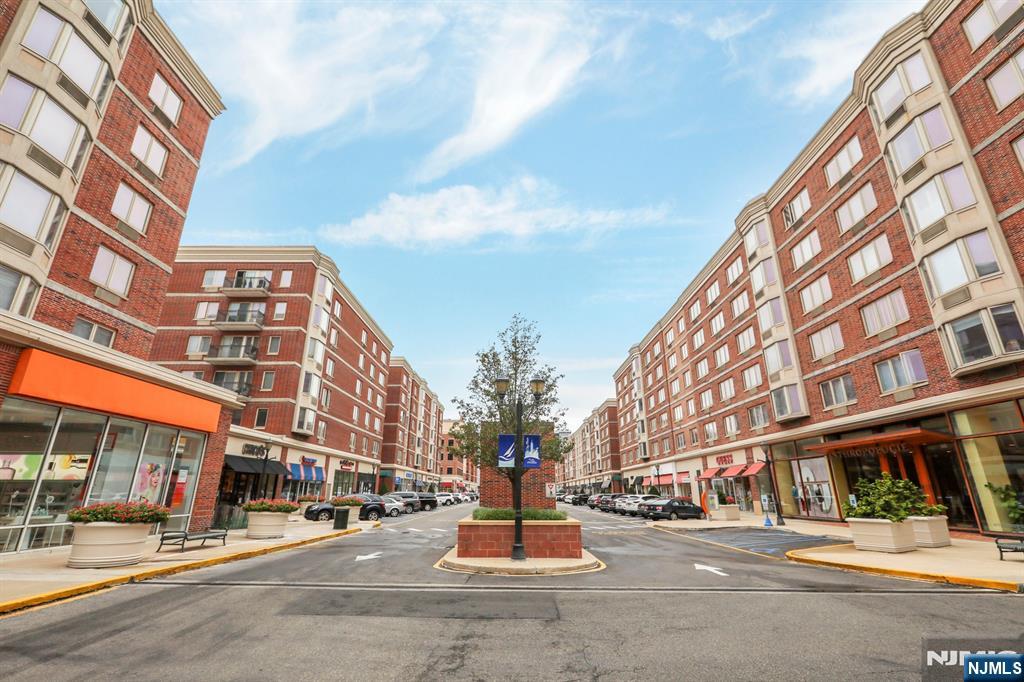 Homes for sale in Edgewater, NJ | 5311 City Pl #5311, Edgewater, NJ 07020 | MLS# 25028353