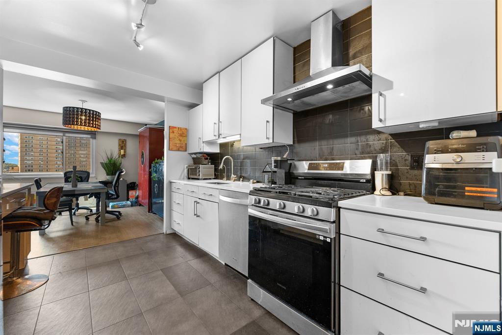 Homes for sale in Fort Lee, NJ | 2185 Lemoine Ave #6A, Fort Lee, NJ 07024 | MLS# 25028493