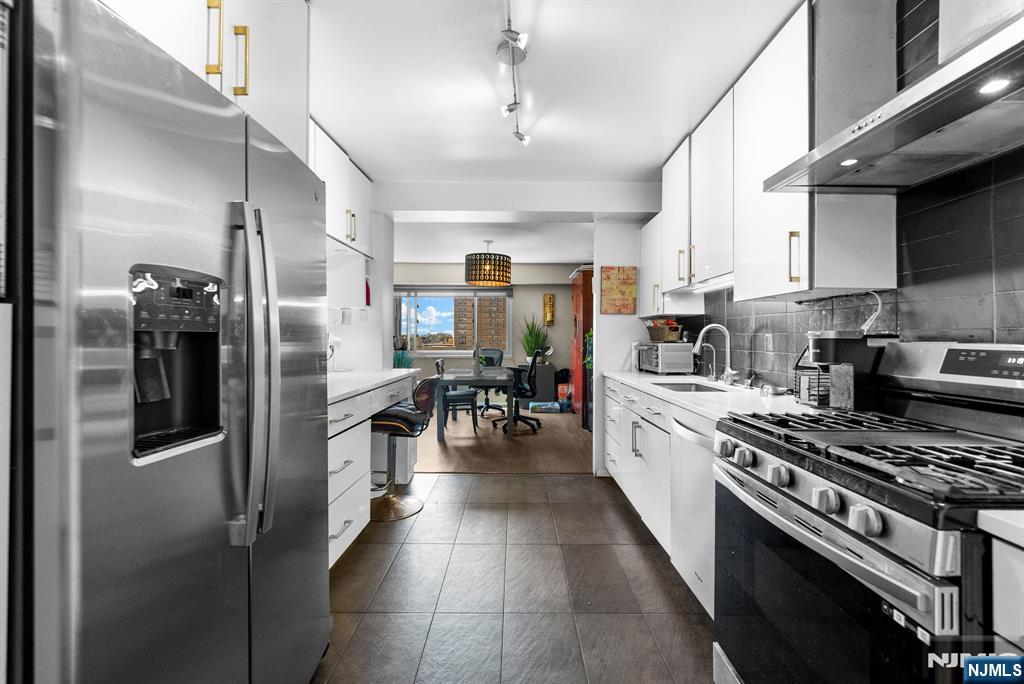 Homes for sale in Fort Lee, NJ | 2185 Lemoine Ave #6A, Fort Lee, NJ 07024 | MLS# 25028493