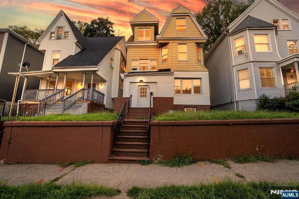 $440,000 Colonial