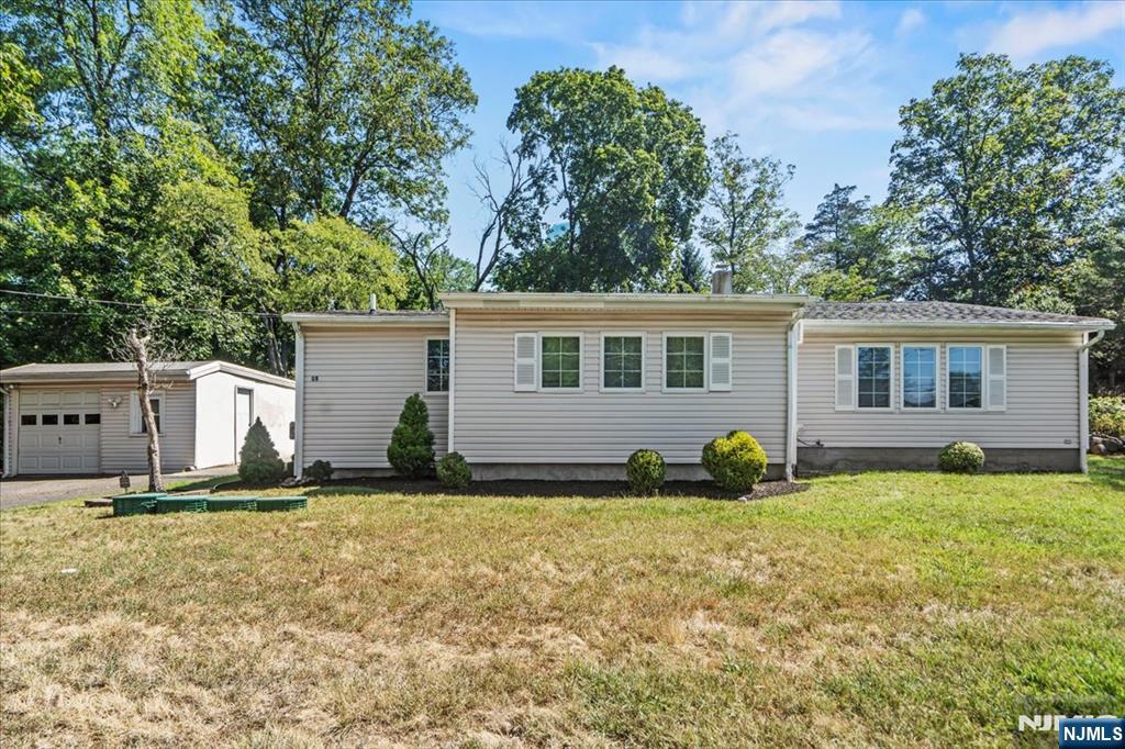 Homes for sale in Wayne, NJ | 15 Dalewood Rd, Wayne, NJ 07470 | MLS# 25028547