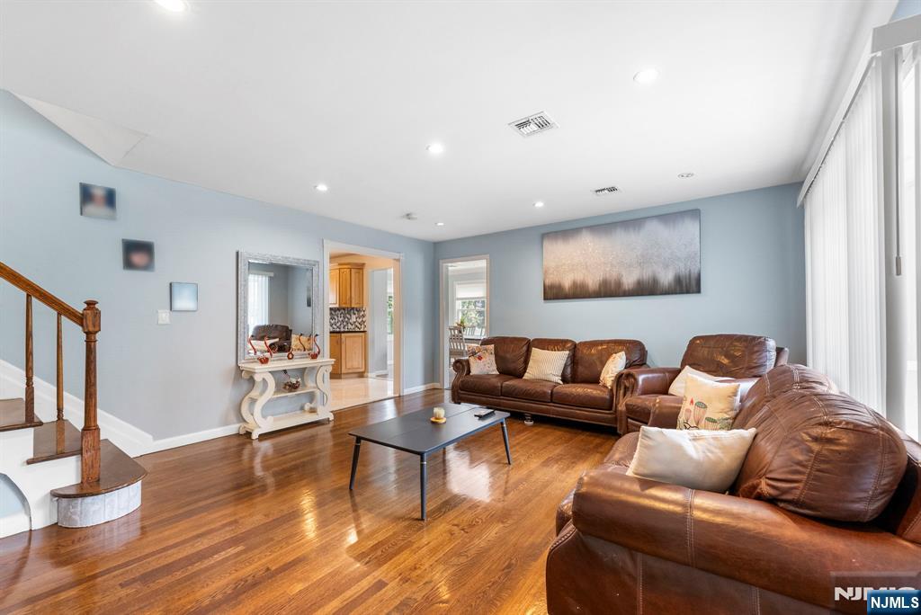 Homes for sale in Linden, NJ | 617 Livingston Rd, Linden, NJ 07036 | MLS# 25028612