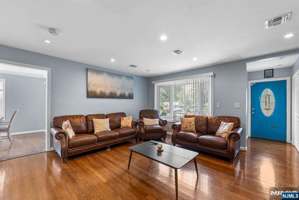 Homes for sale in Linden, NJ | 617 Livingston Rd, Linden, NJ 07036 | MLS# 25028612