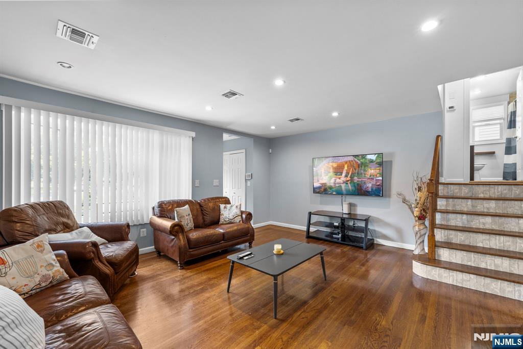 Homes for sale in Linden, NJ | 617 Livingston Rd, Linden, NJ 07036 | MLS# 25028612