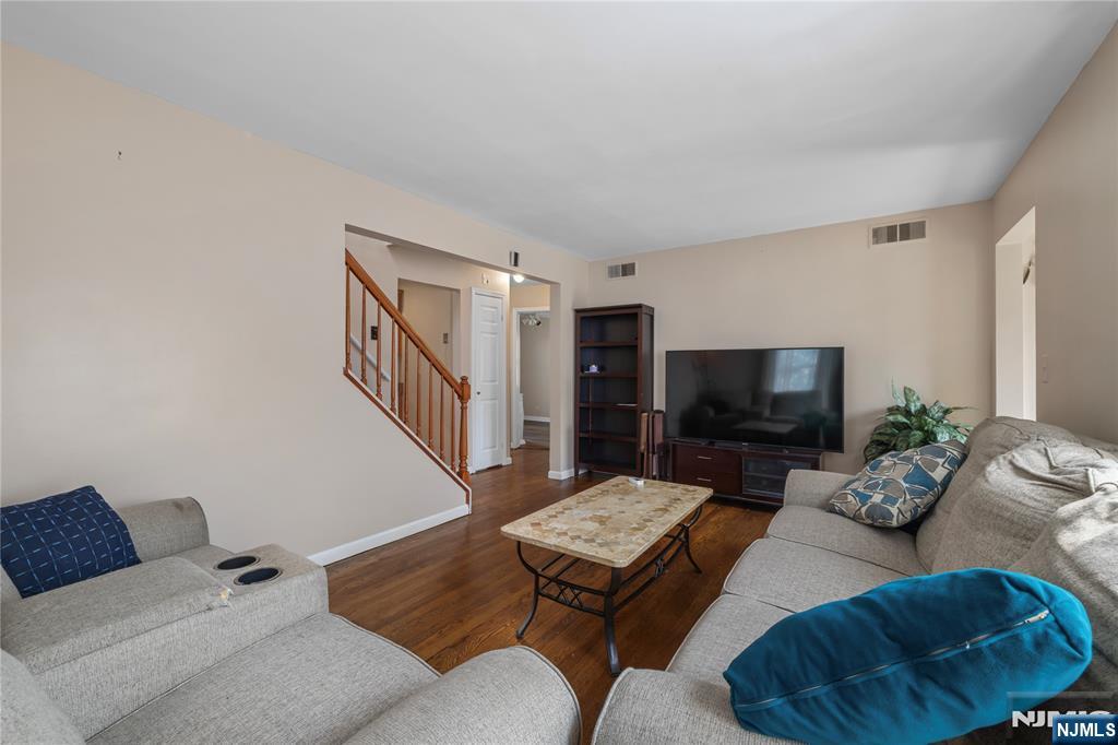 Homes for sale in Haledon, NJ | 7 Haledon Ct, Haledon, NJ 07508 | MLS# 25028634