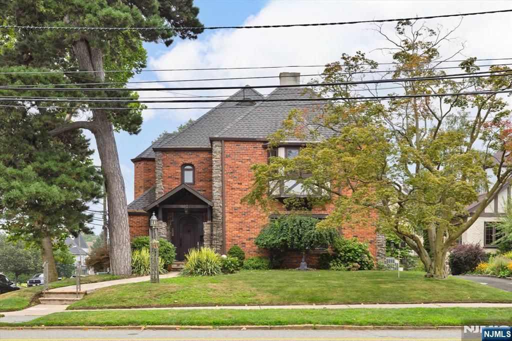 $999,000 Colonial