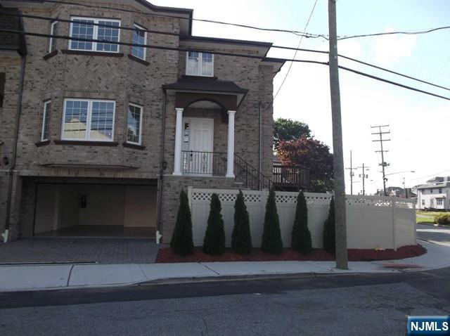 $1,250,000 Townhouse