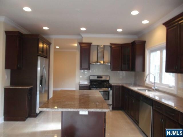 Homes for sale in Fort Lee, NJ | 811 Edgewood Ln #B, Fort Lee, NJ 07024 | MLS# 25028795